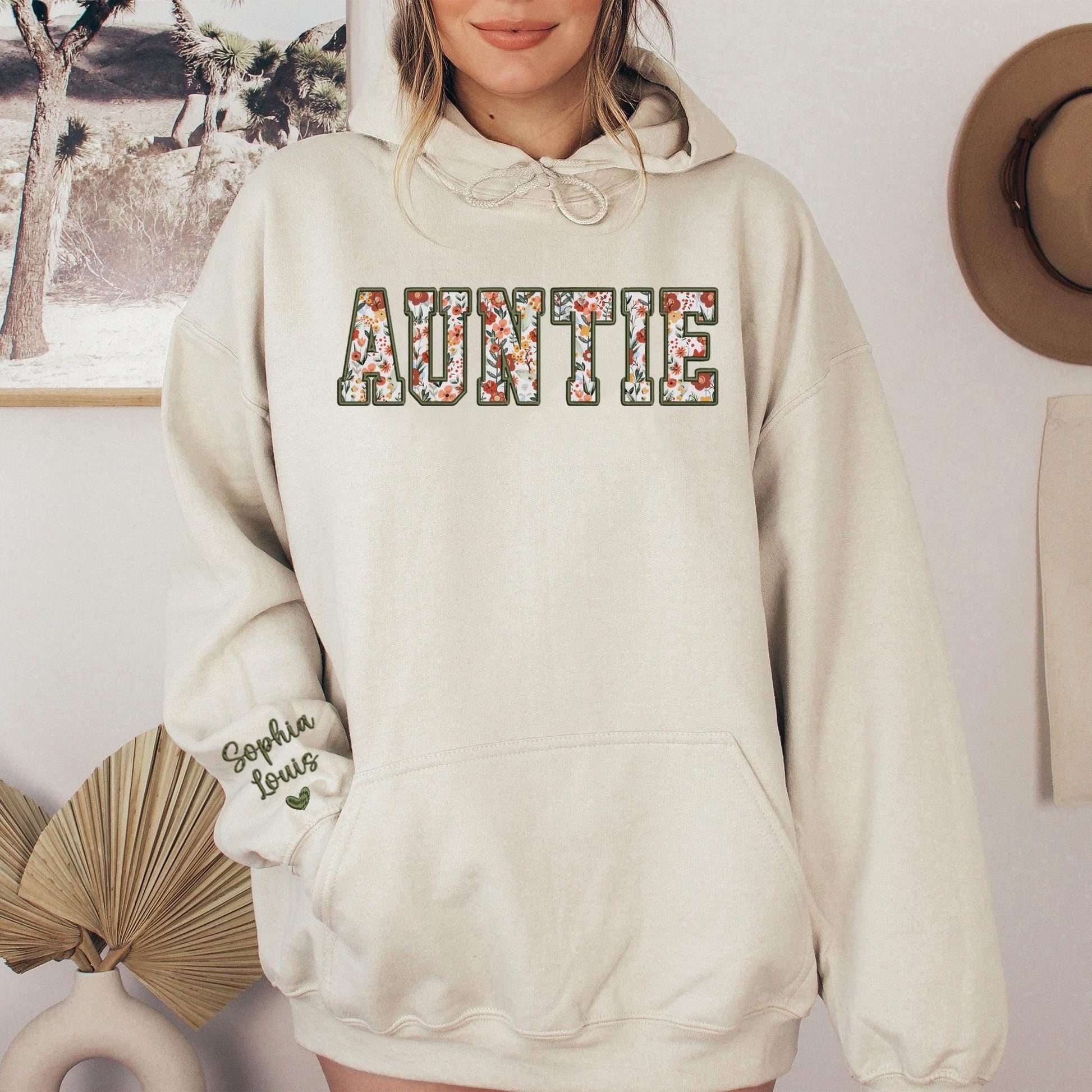Applique Floral Mama Sweatshirt, Custom Mama Embroidered Sweatshirt, Personalized Mama Crewneck, Gift for Mama Grandma Mothers Day Christmas