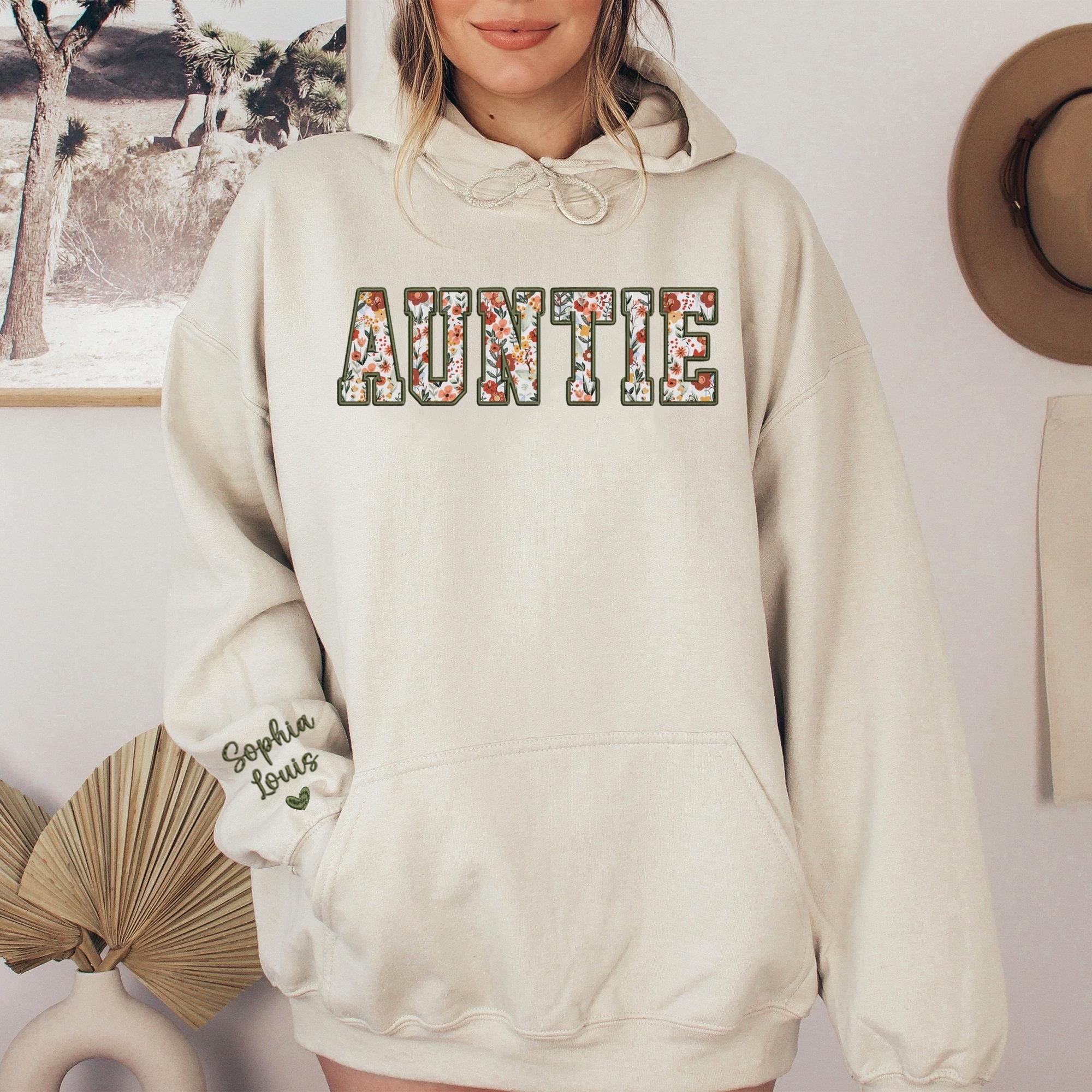 Applique Floral Mama Sweatshirt, Custom Mama Embroidered Sweatshirt, Personalized Mama Crewneck, Gift for Mama Grandma Mothers Day Christmas
