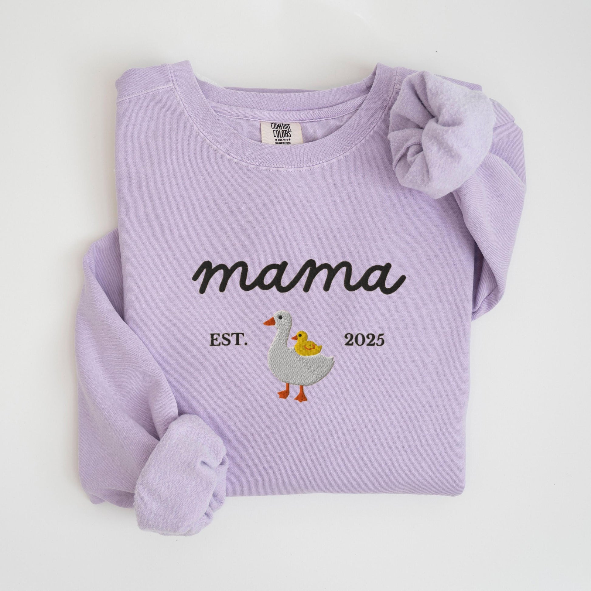 EMBROIDERED Customizable Mama Goose Sweatshirt, Custom New Mom Est Year Sweat Shirt, Baby Pregnancy Reveal Sweater, Duck Mama Crewneck