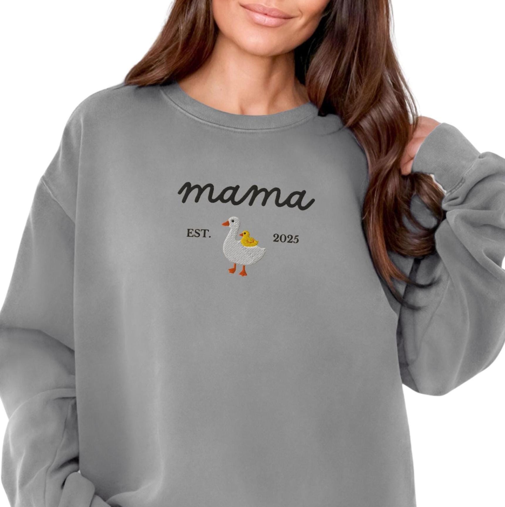 EMBROIDERED Customizable Mama Goose Sweatshirt, Custom New Mom Est Year Sweat Shirt, Baby Pregnancy Reveal Sweater, Duck Mama Crewneck
